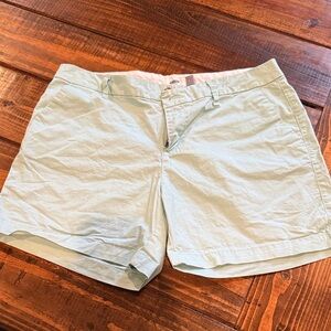Old Navy Women's Mint Green Bermudas shorts. Size 6. Great condition. Pockets.